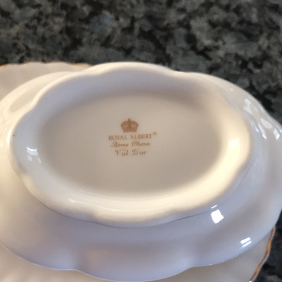 Royal Albert Bone China Val D’Or gravy boat & platter - Picture 5 of 6